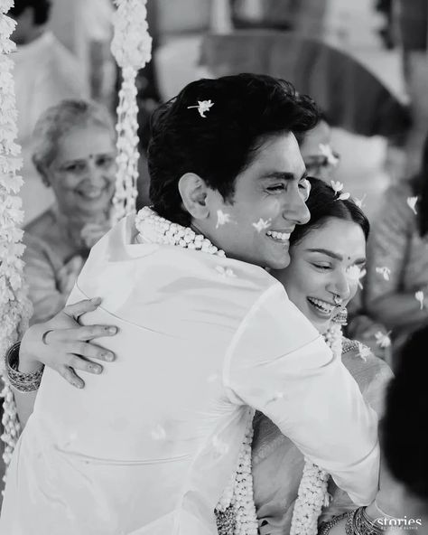 @aditiraohydari & @worldofsiddharth tied the knot♥️Congratulations to the beautiful couple 😍 📷: @storiesbyjosephradhik #wishnwed #aditiraohydari #siddharth#bollywood #bollywoodshaadi #bollywoodwedding #bollywoodnews #trending #bollywoodactor #bollywoodactress #southindianwedding #southindianbride #trending #reels #tamilbride #tamilwedding ( aditi rao hydari, siddharth, aditi rao hydari wedding, bollywood, bollywood shaadi, bollywood wedding) Indian Wedding Pictures, Aditi Rao Hydari, Indian Wedding Poses, Mumbai Wedding, Sabyasachi Bride, Aditi Rao, Bollywood Couples, Temple Wedding, Indian Photoshoot