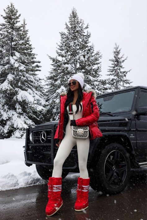 Every Outfit to Pack for Your Next Ski Trip - Mia Mia Mine Red Ski Outfit, Ski Trip Fashion, Ski Lodge Outfit, Stylish Snow Boots, Ski Chic, Catsuit Outfit, Apres Ski Outfits, Mia Mia Mine, Mia Mia