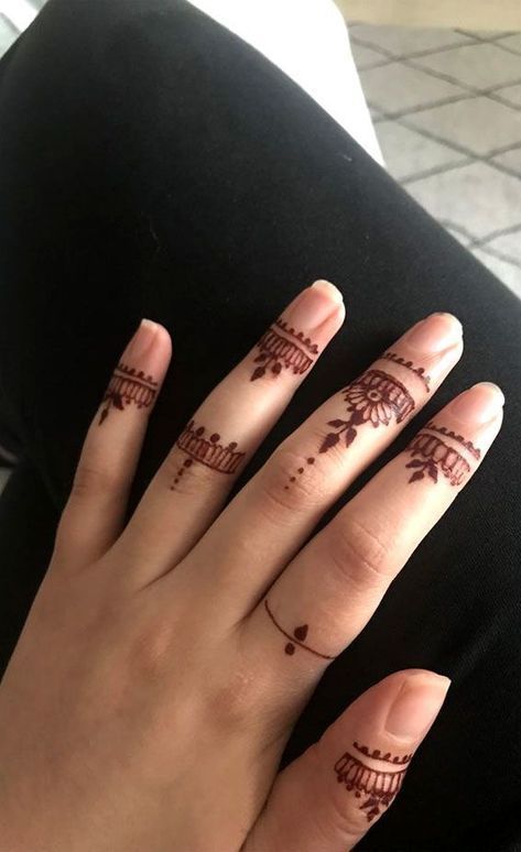 Finger Mehendi Designs, Henna Tattoo Design, Mehndi Design Simple, Mehandi Art, Simple Mehendi Designs, Henna Designs Wrist, Henna Tattoo Designs Hand, Beautiful Henna, Henna Paste