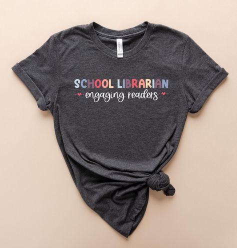 School Librarian, Engaging Readers Adult UNISEX fit 52%cotton 48%polyester Care Instructions: Please wash cold, no fabric softener and hang dry Please see size chart in listing for accurate sizing Play Therapist, Occupational Therapy Shirts, Speech Therapy Shirts, Music Teacher Gifts, Mama Tee, Teacher Tees, Music Therapy, T Shirt Photo, Occupational Therapy