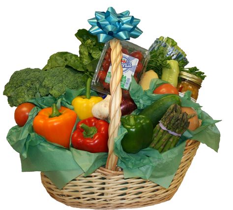 Niche Organic Gift Baskets. You can create a themed organic gift basket packed with fun goodies that will be greatly appreciated by the receiver. Health conscious people love to give and receive organic gift baskets full of succulent fruits or hearty veggies. You can choose from several combinations of fruit, vegetable and other organic products all sure to thrill your friends and family. Fruit Basket Packing, Vegetable Gift Basket, Fruit Basket Gift Ideas, Veggie Stand, Christmas Vegetables, Vegetable Crafts, Fruit Bowl Display, Apple Pie Recipe Homemade, Basket Gift Ideas