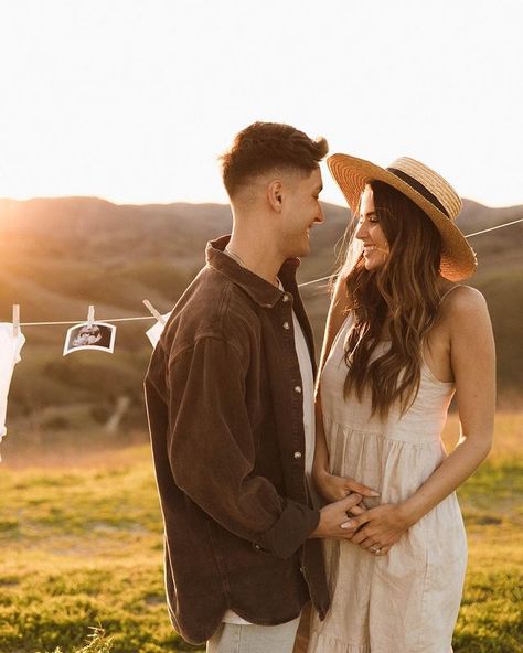 Jess And Gabriel, Jess And Gabe, Gabriel Conte, Pregnancy Announcement Pictures, Announcement Pictures, Jess Conte, Before Baby, Photo Idea, Baby Photoshoot