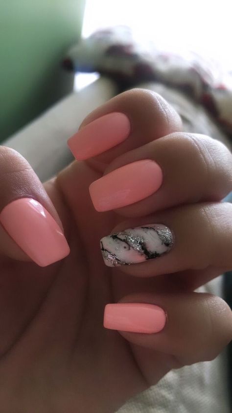 Short Marbled Nails, Coral Dip Nails With Design, Peach Nail Ideas Coral, Cute Coral Nails, Coral Marble Nails, Peach Marble Nails, Peach Coral Nails, Coral Tip Nails, Marble Gel Nail Designs