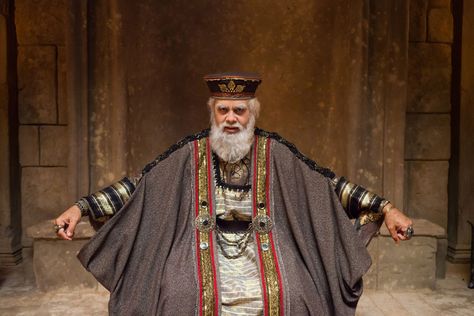 King Herod receives the Wise Men in his palace. Wise Man Costume, Theatre Decor, Biblical Clothing, King Herod, Bible People, Biblical Costumes, Nativity Costumes, The Wise Men, Matthew 2