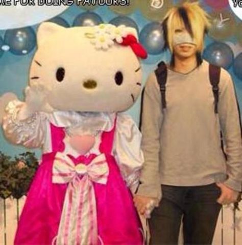 Reita x Hello Kitty ♡ Aoi The Gazette, Ruki The Gazette, Anime World, Kei Visual, Dir En Grey, The Gazette, Emo Scene, Visual Kei, Celebrity Weddings