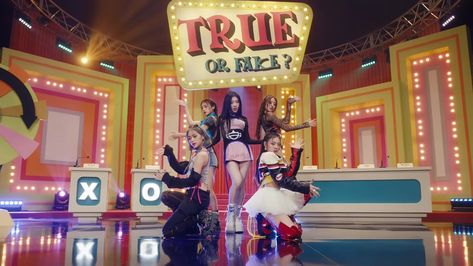 Cheshire Itzy Mv, Cheshire Itzy, Itzy Cheshire, Black Angels, Life Planner, Pop Group, Girl Group, Log In, Log