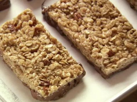 Pioneer Woman Granola Bars, Dipped Granola Bars, Granola Bars Recipe, No Bake Oatmeal Bars, Toasted Oats, Ice Cream Cupcakes, Granola Recipe Bars, Ice Cream Pies, Oatmeal Bars