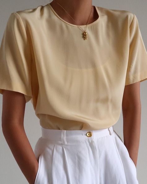 Another look at vintage pale yellow 100% silk short sleeve blouse Yellow Blouse, Winter Trends, Mode Inspo, Look Vintage, Mode Vintage, Pale Yellow, Mode Inspiration, Outfit Casual, Looks Vintage