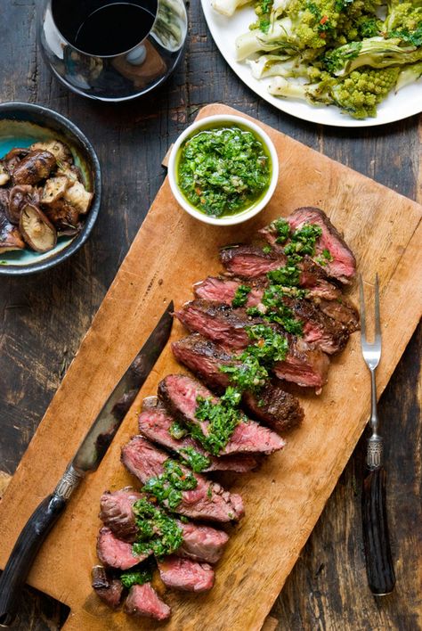 Hanger Steak with [Italian] Salsa Verde - WILD GREENS & SARDINES Italian Salsa, Salsa Verde Recipe, Hanger Steak, Munnar, Skirt Steak, Flank Steak, Salsa Verde, Beef Dishes, Food Presentation