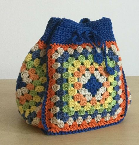 Sac Granny Square, Make Bag, Crochet Shell Stitch, Free Crochet Bag, Haken Baby, Crochet Handbags Patterns, Crochet Purse Patterns, Granny Square Crochet Pattern, Crochet Tote