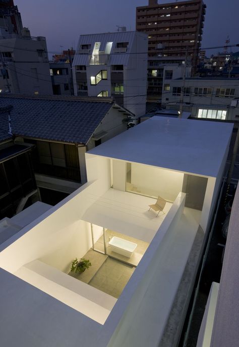 House                                                                                                                                                                                 もっと見る Exterior Building Design, Minimalist Architecture, Space Architecture, Architecture Exterior, Rooftops, Residential Architecture, Design Decor, Contemporary Architecture, Amazing Architecture