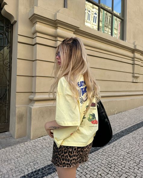 favorite shirt of the season😅☀️ T-shirt @zara Shoes @pullandbear Bag @shopcider Aw 2024, Fashion Content Creator, Casual Date Night Outfit, Look Zara, Outfit Oversize, Fashion Content, Animal Print Outfits, Ootd Inspo, Trendy Street Style