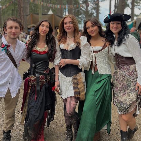 renaissance ‘24 🏴‍☠️ Rennassaince Outfits, Renfaire Inspiration, Men Wearing Makeup, Faire Outfit, Ren Faire Outfits, Ren Fair, Ren Fest, Carnival Festival, Pirate Birthday Party