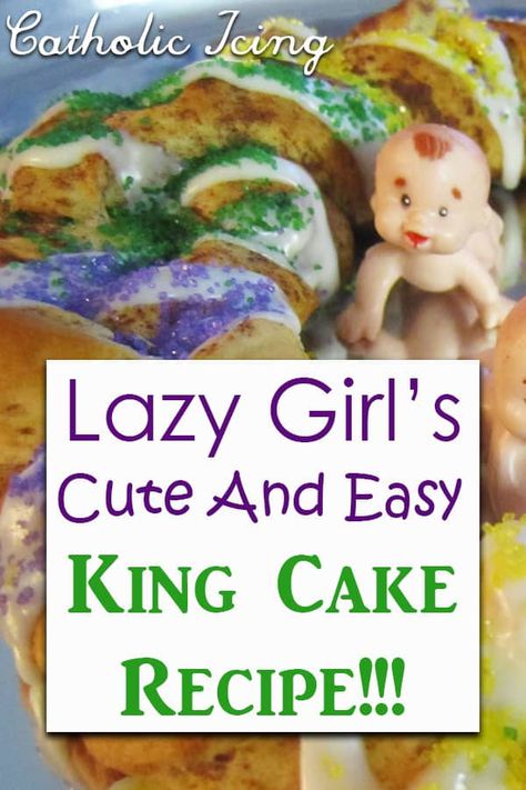 This is the world's easiest way to make a king cake! All you need are canned cinnamon rolls and colored sugar. It's also so cute with these detailed directions for how to put it together. You have to see this!!! #mardigras #kingcake #epiphany #mardigrasrecipe #kingcakerecipe #mardigrastraditions #catholickids Quick And Easy King Cake, Cajun Ninja King Cake Recipe, Mardi Gras King Cake Easy, King Cake Party Ideas, Easy Mardi Gras Food, Mardi Gras Foods, Mardi Gras Desserts Easy, Mardi Gras Cake Ideas, Mardi Gras Breakfast