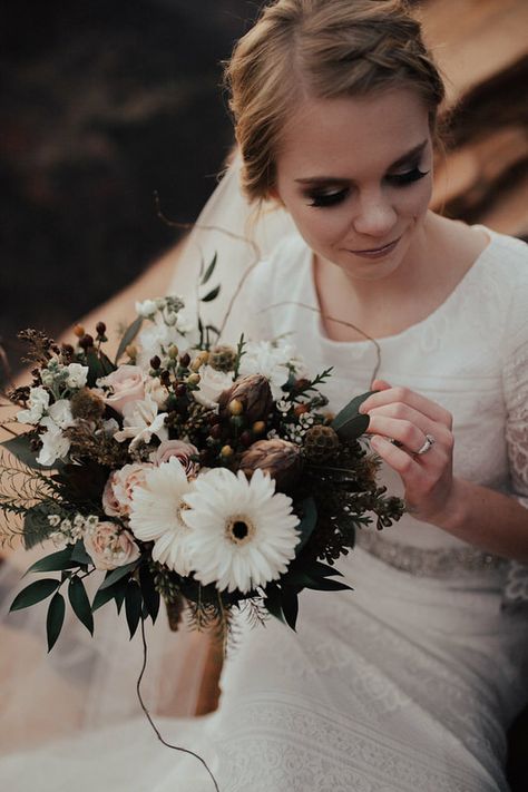 Gerbera Centerpiece Wedding, White Gerbera Daisy Bouquet, Gerbera Daisy Bridal Bouquet, White Gerber Daisy Bouquet, White And Neutral Wedding, Gerbera Wedding Bouquet, Gerbera Flower Bouquet, Gerber Daisy Bouquet Wedding, Loz Wedding