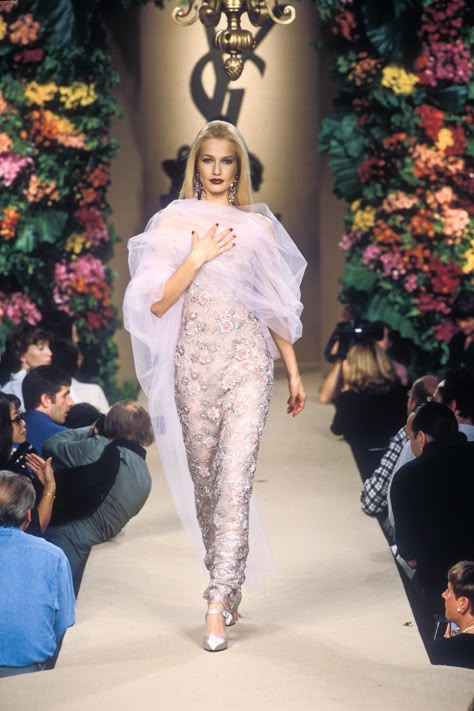 Pin it! Ysl Runway, Saint Laurent Couture, Yves Saint Laurent Haute Couture, Saint Laurent Haute Couture, Yves Saint Laurent Couture, Karen Mulder, 90s Runway Fashion, Football Fashion, 90s Runway