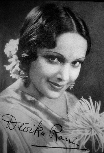 The beautiful Devika Rani - considered the Indian Garbo. She started out in costume design and ended up the First Lady of Indian Cinema. Devika Rani, Old Bollywood Movies, Classic Cinema, Retro Bollywood, Bollywood Cinema, Bollywood Photos, College Stuff, Indian Cinema, Indian Film