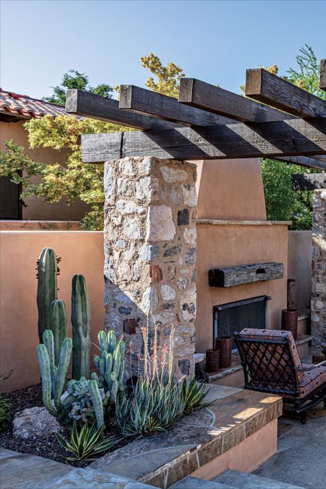 Southwest Texas Landscaping, Desert Outdoor Living, Desert Theme Backyard, Southwest Landscape Ideas Arizona, Desert Cottage Garden, Mexican Desert Landscape, Aztec Garden, Desert Meditation Garden, Arizona Backyard Ideas