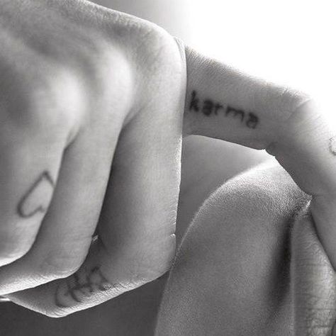 Karma Tattoo On Finger, Karma Finger Tattoo, Miley Cyrus Tattoo Ideas, Miley Cyrus Tattoos Hand, Miley Cyrus Dream Catcher Tattoo, Miley Cyrus Black And White Aesthetic, Miley Cyrus Just Breathe Tattoo, Karma Tattoo, Stylish Tattoo