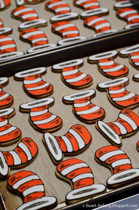 Cat In The Hat Cookies, Dr Seuss Cake, Doctor Suess Birthday, Dr Seuss Party Ideas, Heart Baking, Dr Seuss Birthday Party, Dr Seuss Baby Shower, Hat Cookies, Edible Cake Decorations