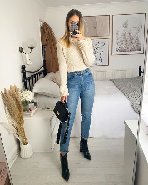 KATHERINE BOND on Instagram: “Sometimes simple outfits are the best kind of outfits 💁🏼‍♀️🖤” Katherine Bond, Everyday Clothes, Beauty Inspo, Wardrobe Ideas, Winter Fits, Of Outfits, Airport Style, Winter Looks, Work Outfits