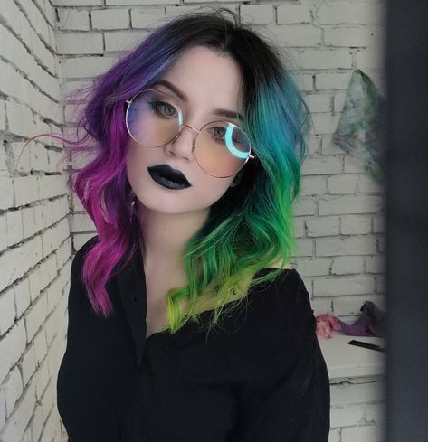 Dark Roots Colored Ends, Ombre Split Dye, Half And Half Dyed Hair, Fall Ombre Hair, Split Hair Dye, Peacock Hair Color, Half Dyed Hair, Edgy Hair Color, Split Dye