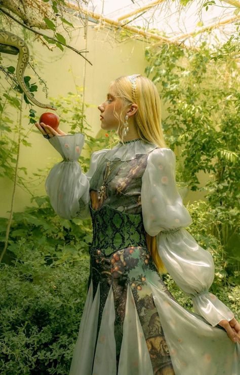 Eve In The Garden Of Eden Photoshoot, Nature Pose Reference, Pre Raphaelite Fashion, Garden Of Eden Photoshoot, Faerie Photoshoot, Garden Fairy Aesthetic Outfit, Fairycore Photoshoot, Ethereal Portrait, Fantasy Photoshoot