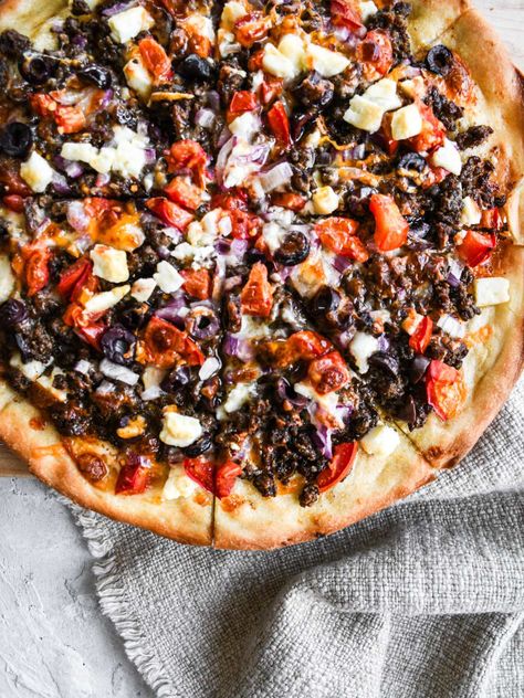 Best Homemade Greek Pizza With Feta Cheese and Garlic Sauce - ririsgreekeats.com Traditional Greek Moussaka Recipe, Greek Pizza Recipe, Greek Recipes Easy, Freeze Pizza Dough, Greek Dinner, No Yeast Pizza Dough, Greek Pizza, Greek Recipes Dessert, Greek Appetizers