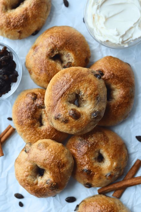 Sourdough Raisin Bagels, Cinnamon Raisin Sourdough Bagels, Sourdough Cinnamon Raisin Bagels, Sourdough Cinnamon Bagels, Pumpkin Sourdough Bagels, Easy Sourdough Breakfast Recipes, Easy Sourdough Recipes, Sourdough Cinnamon Raisin, Cinnamon Raisin Bagels