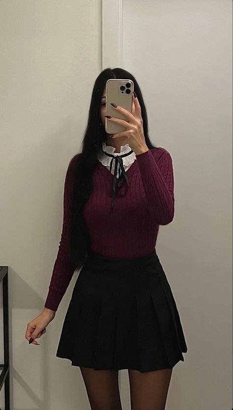 Girly Dark Academia, Persephonesblood Alessia, Batman Oc, Academia Outfits, Best Winter Outfits, Dark Feminine, Elegantes Outfit, Midi Skirts, Perfect Makeup