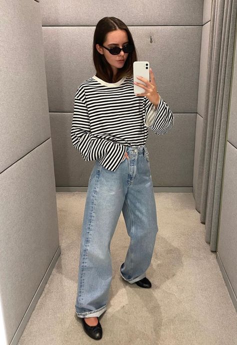 Ballet Flats Outfit Fall 2023, Loose Jeans Winter Outfit, Work Outfit Jeans, Spring Outfits Korea, Quoi Porter, Stripe Outfits, Womenswear Fashion, Casual Winter Outfits, Outfit Inspo Fall