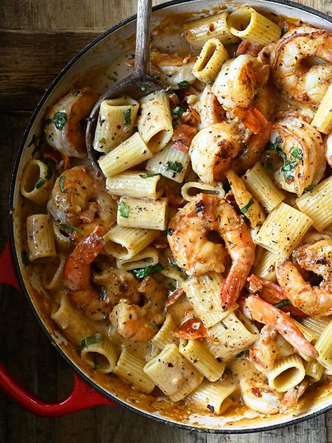 Marry Me Shrimp Pasta. This 30-minute dish blends juicy shrimp and pasta in a creamy sun-dried tomato sauce. A real crowd-pleaser! Marry Me Shrimp, Marry Me Chicken Recipe, Sun Dried Tomato Sauce, Lobster Dishes, Creamy Parmesan Sauce, Juicy Shrimp, Chicken And Shrimp, Shrimp Pasta, Rigatoni