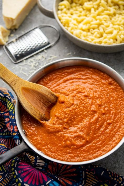 Delicious hidden vegetable pasta sauce - even the fussiest of kids will love this veggie packed sauce. Dairy free, gluten free and vegetarian friendly. Lasagne Cups, Vegetable Pasta Sauce, Green Pasta Sauce, Veggie Sauce, Cheese Twists, Green Pasta, Hidden Vegetables, Mini Quiches, Sauce Pasta