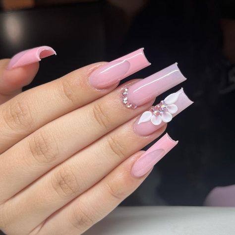 Instagram : @nailsxmarii Dusty Pink Nails Design Wedding, Pink Acrylic Nails Initial, Nail Inspiration Medium Length, Basic Medium Nails, Pink V Nails, Simple Pink Nail Set, Acrylic Nail Inspo Pink, Medium Length Pink Nails, Encapsulated Heart Nails