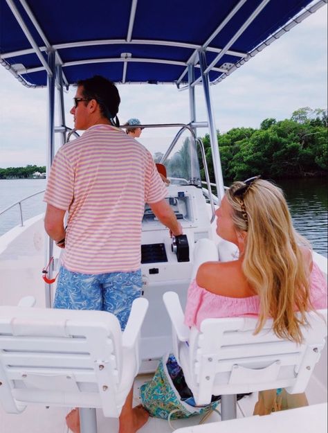 Preppy Family, Rich Future, Preppy Mom, White Girl Outfits, Cute Beach Pictures, Preppy Kids, Life Goals Future, Preppy Beach, Coastal Aesthetic