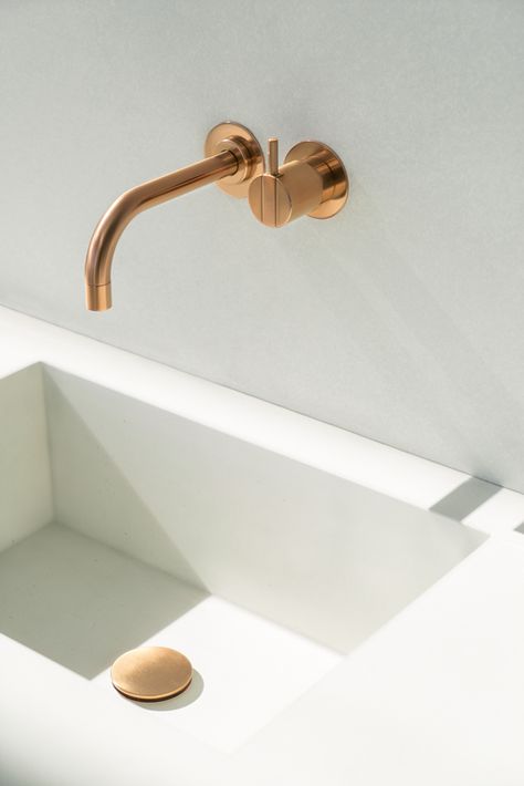 Design flow: 50 years of VOLA | News Easy Bathroom Upgrades, Shower Fixtures, Bathroom Towel Bar, Bathroom Countertops, Simple Bathroom, Arne Jacobsen, Shower Design, Design System, Modular Design