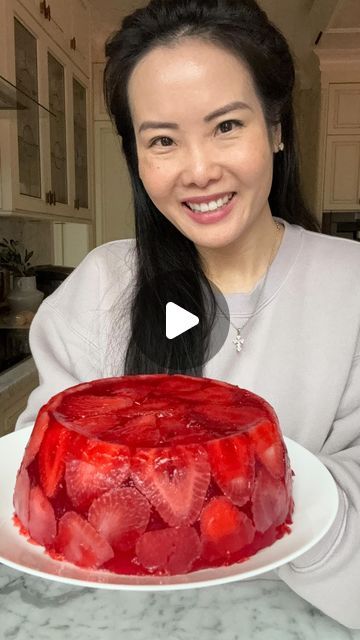 Ssonia on Instagram: "Strawberry Jello cake recipe below.👇🏼 I love cooking but as a mom of 5, I don’t have much time. Besides feeding my own family, there’s also kids’ parties, church potlucks and special events like Valentine’s Day and Chinese New Year. I’ve learned to be efficient and to make things that are easy but also delicious and well-loved. This strawberry Jello cake is one of those things. You’re welcome! 😜 Ingredients: 2 packs of strawberry Jello Fresh strawberries Directions: 1. Oil the inside of a large bowl. 2. Arrange sliced strawberries on the bottom and sides of the bowl. 3. In a separate bowl, dissolve two packs of Jell-O in 2 cups of boiling water. Optional: add one pack of Knox gelatin for firmer consistency. 4. Add 4 cups of ice and mix until completely melted. 5. P Jello And Fruit, Cake With Jello, Jello Cake Recipe, Layered Jello Recipe, Strawberry Jello Cake, Jello Cake Recipes, Jello Mold Recipes, Layered Jello, Grass Jelly