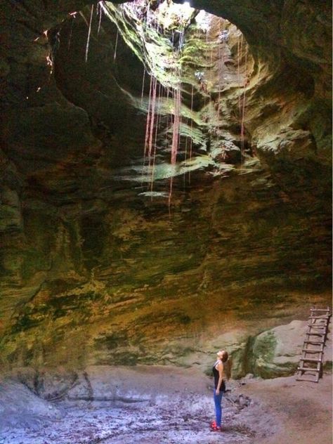 Gruta da Cruz, Ibitipoca - MG | Trilhando Montanhas Travel Brazil, Incredible Places, Camping And Hiking, Special Places, Us Travel, Places To See, Places To Travel, Brazil, Beautiful Places