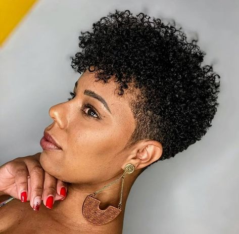 Short Natural Tapered Haircuts For Women, Woman Undercut, Short Tapered Natural Hair, Tapered Haircut Natural Hair, Undercut Natural Hair, Natural Golden Blonde, Combover Hairstyles, Short Natural Curls, Natural Hair Haircuts