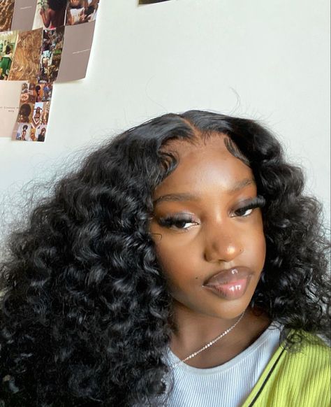 Curly Wig Middle Part Hairstyles Black Women, Short Curly Hairstyles For Black Women Wig, Curly Sewin Hairstyles Black Women, Curly Wigs For Black Women Middle Part, Curly Bussdown, Crinkle Hair Hairstyles Black Women, Hair Inspiration Black Women, Curly Lace Front Wigs Puffy, Curly Wigs For Black Women