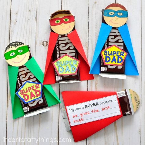 Dad will feel special with this this unique and fun Super Dad Father's Day Gift. Fun kid-made Father's Day gift and Father's Day craft for kids. Kids Fathers Day Crafts, Easy Fathers Day Craft, Super Papa, Diy Father's Day Gifts, Summer Crafts For Kids, Animal Crafts For Kids, Father's Day Diy, Diy Teacher Gifts, Dad Day