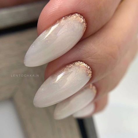 Nails Milky And Gold Nails, Nail Art Designs Short, Short Nails Ideas, Fashion Outfits Dresses, Unghie Nail Art, Milky Nails, Art Pretty, Sassy Nails, Beige Nails