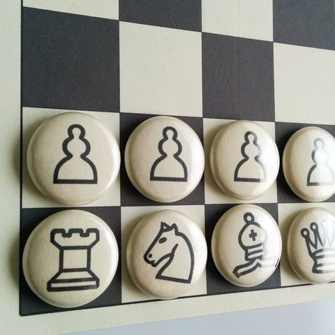 Fridge Magnet Chess: chess game, whiteboard game, board game, chess set, boardgame, fridge magnets, magnetic chess, chess board, laminated by ParchmentMoon on Etsy https://www.etsy.com/listing/238186436/fridge-magnet-chess-chess-game Modern Chess Set, Chess Games, Chess Boards, Chess Gifts, Roommate Gifts, Printed Magnets, Chess Players, Cubicle Decor, Chess Sets