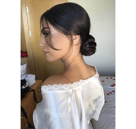 Hairdo With Veil, Slick Bun Wedding Hairstyles, Lose Bun Hairstyles, Trendy Bun, Brown Wavy Hair, Hairstyle Ideas Easy, Wedding Hair Up, Haute Hair, Bridal Hair Buns