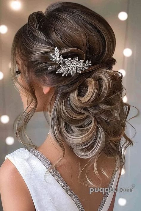 Hairstyles For Wedding Gown, Wedding Updo Long Hair, Bridal Plait, Bride Hairstyles Updo, Wedding Hairstyles For Women, Bridal Things, Fav Hairstyles, Glam Bride, Wedding Hair Up