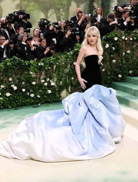 Sabrina Carpenter Outfits, Met Gala Outfits, Givenchy Couture, Gala Fashion, Met Gala Red Carpet, Emma Chamberlain, Anna Wintour, Penelope Cruz, Girl Meets World