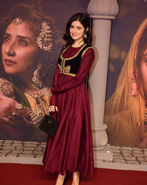 Best Dressed Celebrities at the Heeramandi Screening - Take a Look Now Heera Mandi Outfits, Heeramandi Dresses, Heeramandi Look, Heeramandi Outfits, Heeramandi Aesthetic, Heera Mandi, Asian Fits, Shaadi Outfits, Best Dressed Celebrities