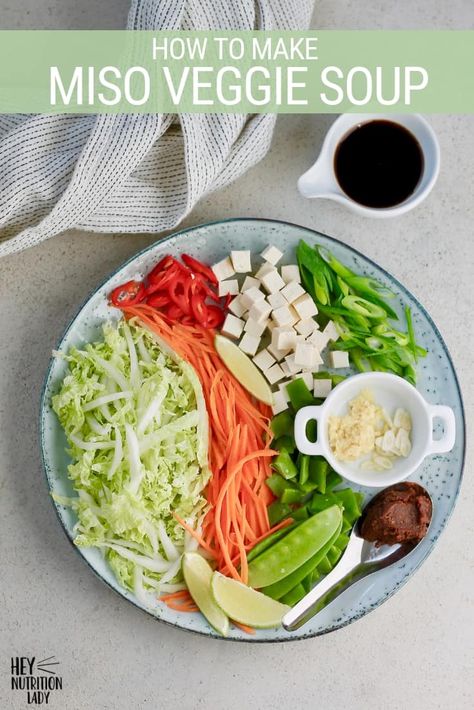 This Miso Veggie Soup is the DIY instant soup recipe you've been waiting for! Just stuff shredded veggies into a jar with miso paste and seasonings, add boiling water, and wait 10 minutes. That's it! You've got delicious vegan miso soup! Perfect for meal prep, packed lunches, and make-ahead meals. #misoveggiesoup #soupinajar #veganmisosoup Miso Jar Soup, Miso Soup In A Jar, Miso Soup In A Mason Jar, Mason Jar Miso Noodle Soup, Miso Soup Without Tofu, Vegan Miso Soup, Soup In A Jar, Jillian Michaels, Healthy Recipes Easy Snacks