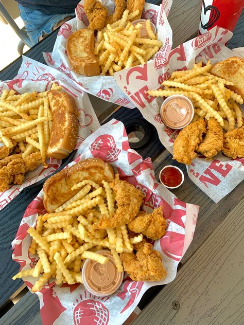 Canes Aesthetics Food, Rasing Canes Chicken Tenders, Chicken Tenders Aesthetic, Canes Chicken Tenders, Chicken Tenders And Fries, Canes Food, Canes Chicken, Greasy Food, Raising Canes