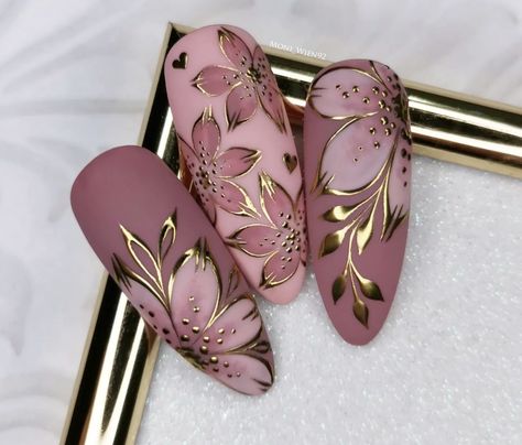 Rose Nail Design, Quick Nail Art, Rose Taupe, Golden Nails, Art Deco Nails, Rose Nail Art, Hippie Nails, Beauty Nails Design, Pretty Nail Art Designs